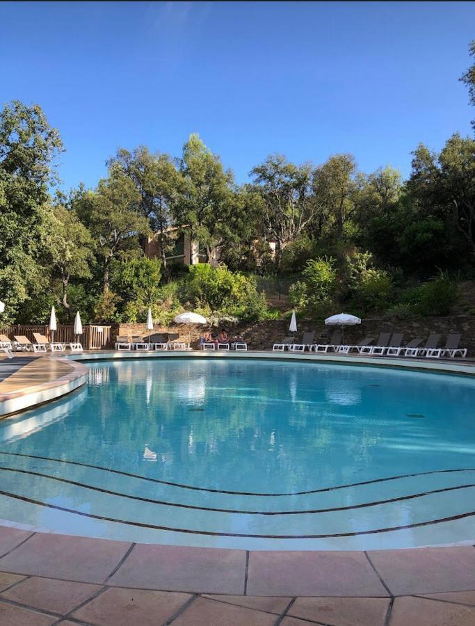 Charmant Appartement Village Restanques De Saint Tropez Grimaud Exterior photo